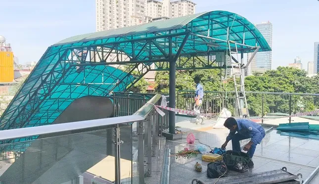 Cận cảnh ‘vá’ mái nhà ga tàu Cát Linh - Hà Đông- Ảnh 6. Cận cảnh ‘vá’ mái nhà ga tàu Cát Linh - Hà Đông- Ảnh 6.
