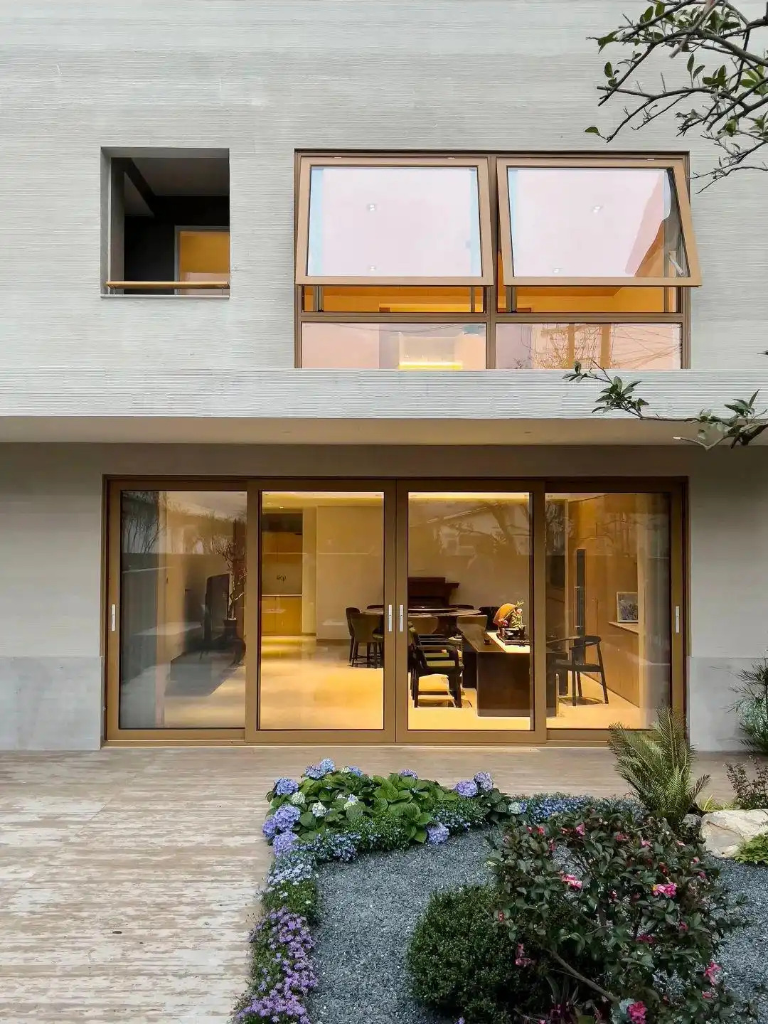 Người phụ nữ chi 10 tỷ đồng xây biệt thự 4 tầng gần biển cho bố mẹ nghỉ hưu, đại gia đình 3 thế hệ cùng chung sống hoà thuận- Ảnh 3.