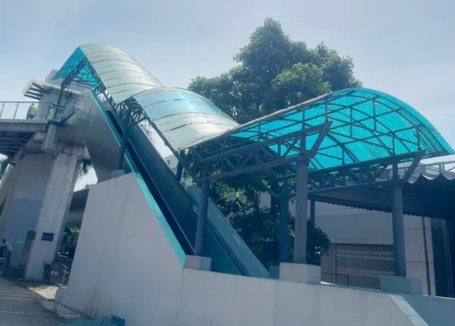 Cận cảnh ‘vá’ mái nhà ga tàu Cát Linh - Hà Đông- Ảnh 8. Cận cảnh ‘vá’ mái nhà ga tàu Cát Linh - Hà Đông- Ảnh 8.
