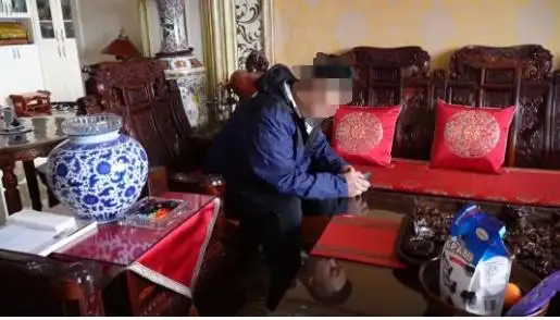 Bán đồng hồ Rolex được 780 triệu đồng để đặt cọc mua nhà, 3 tiếng sau tất cả tài khoản bị đóng băng, ngân hàng tuyên bố: Số tiền đó không phải của anh- Ảnh 2.