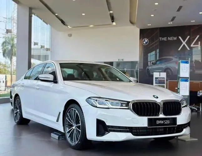 Nhiều mẫu xe sang giảm giá mạnh xả hàng tồn- Ảnh 3. Nhiều mẫu xe sang giảm giá mạnh xả hàng tồn- Ảnh 3.