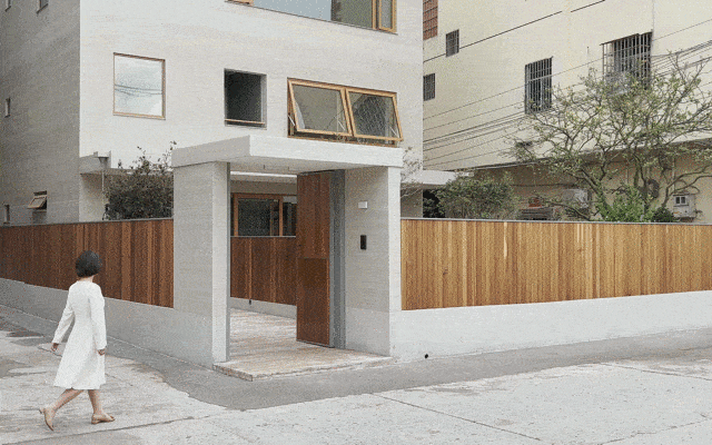 Người phụ nữ chi 10 tỷ đồng xây biệt thự 4 tầng gần biển cho bố mẹ nghỉ hưu, đại gia đình 3 thế hệ cùng chung sống hoà thuận- Ảnh 1.