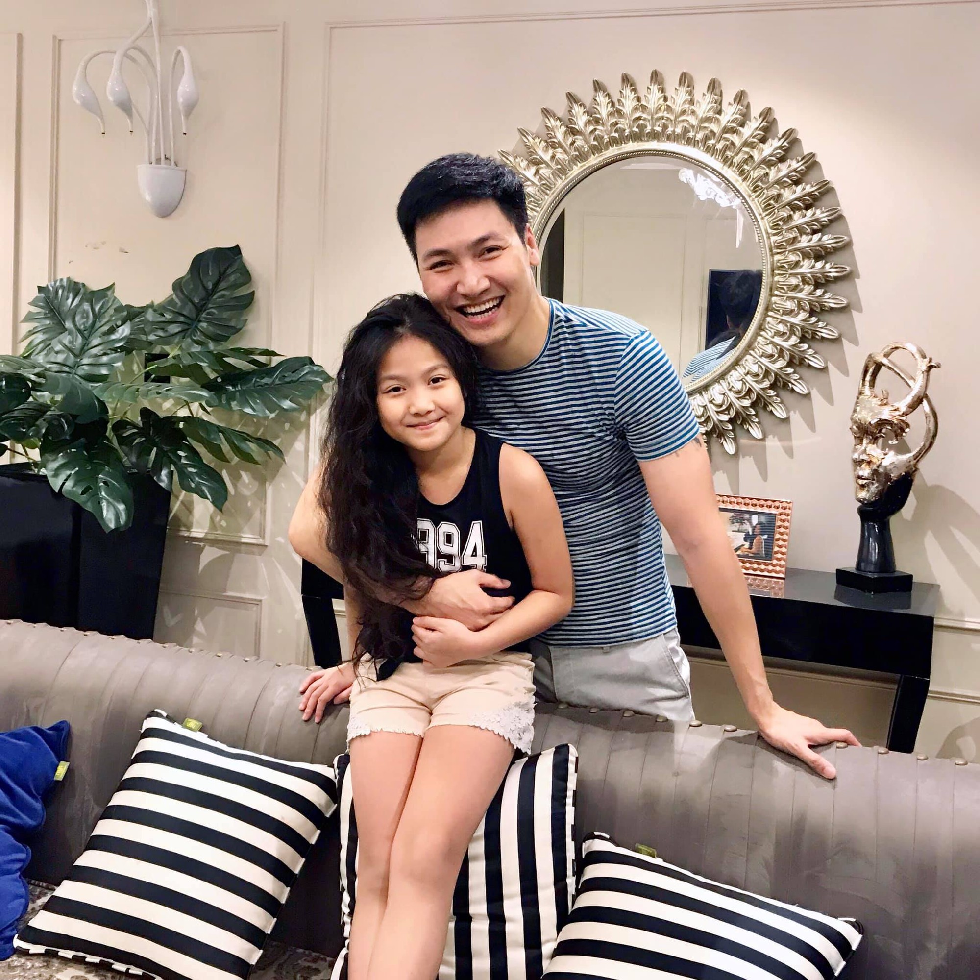 "Tiểu công chúa" bé bỏng của "Bố ơi, mình đi đâu thế?" nay thành thiếu nữ dịu dàng, vẻ đẹp trong trẻo chuẩn "nàng thơ"- Ảnh 12. "Tiểu công chúa" bé bỏng của "Bố ơi, mình đi đâu thế?" nay thành thiếu nữ dịu dàng, vẻ đẹp trong trẻo chuẩn "nàng thơ"- Ảnh 12.