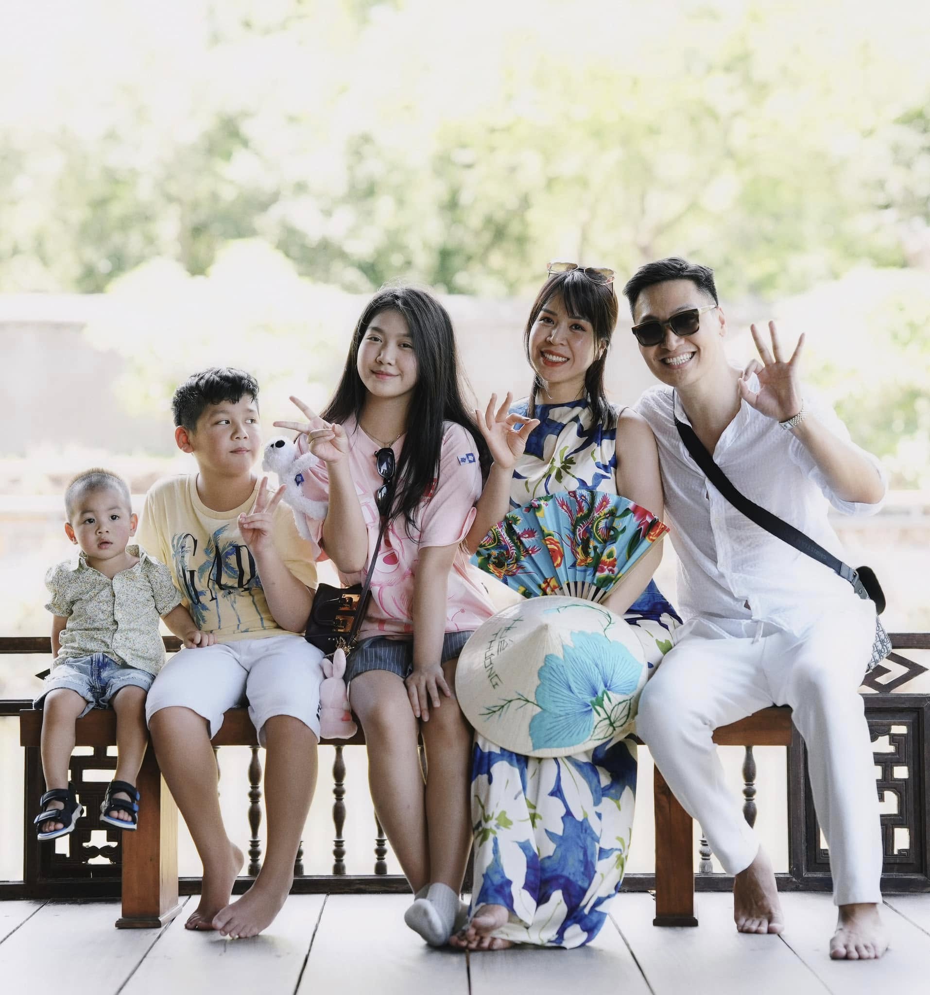 "Tiểu công chúa" bé bỏng của "Bố ơi, mình đi đâu thế?" nay thành thiếu nữ dịu dàng, vẻ đẹp trong trẻo chuẩn "nàng thơ"- Ảnh 32. "Tiểu công chúa" bé bỏng của "Bố ơi, mình đi đâu thế?" nay thành thiếu nữ dịu dàng, vẻ đẹp trong trẻo chuẩn "nàng thơ"- Ảnh 32.