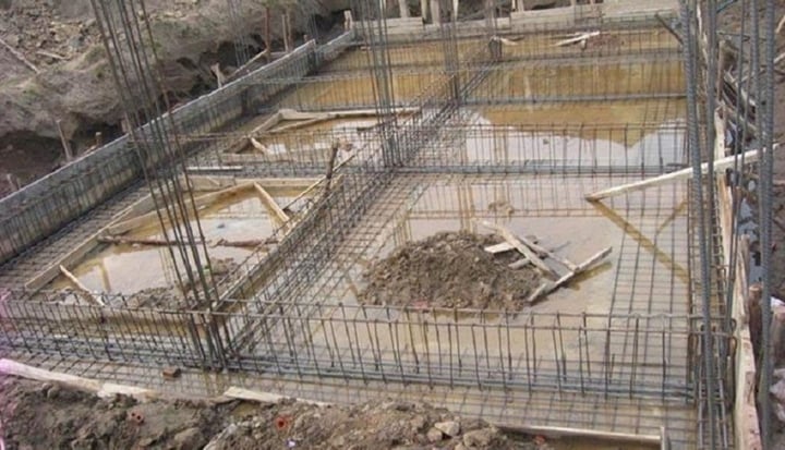 Đổ móng nhà gặp trời mưa tốt hay xấu?- Ảnh 1. Đổ móng nhà gặp trời mưa tốt hay xấu?- Ảnh 1.
