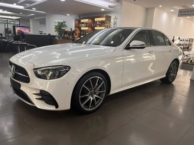Nhiều mẫu xe sang giảm giá mạnh xả hàng tồn- Ảnh 2. Nhiều mẫu xe sang giảm giá mạnh xả hàng tồn- Ảnh 2.