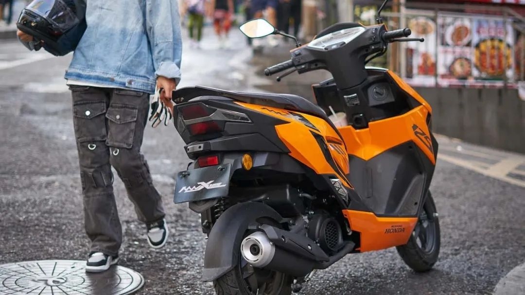 Honda đăng ký mẫu xe ga 125cc mới: 'ăn xăng' 1,85L/100km, dáng 'lai' giữa AirBlade và Vario- Ảnh 5. Honda đăng ký mẫu xe ga 125cc mới: 'ăn xăng' 1,85L/100km, dáng 'lai' giữa AirBlade và Vario- Ảnh 5.