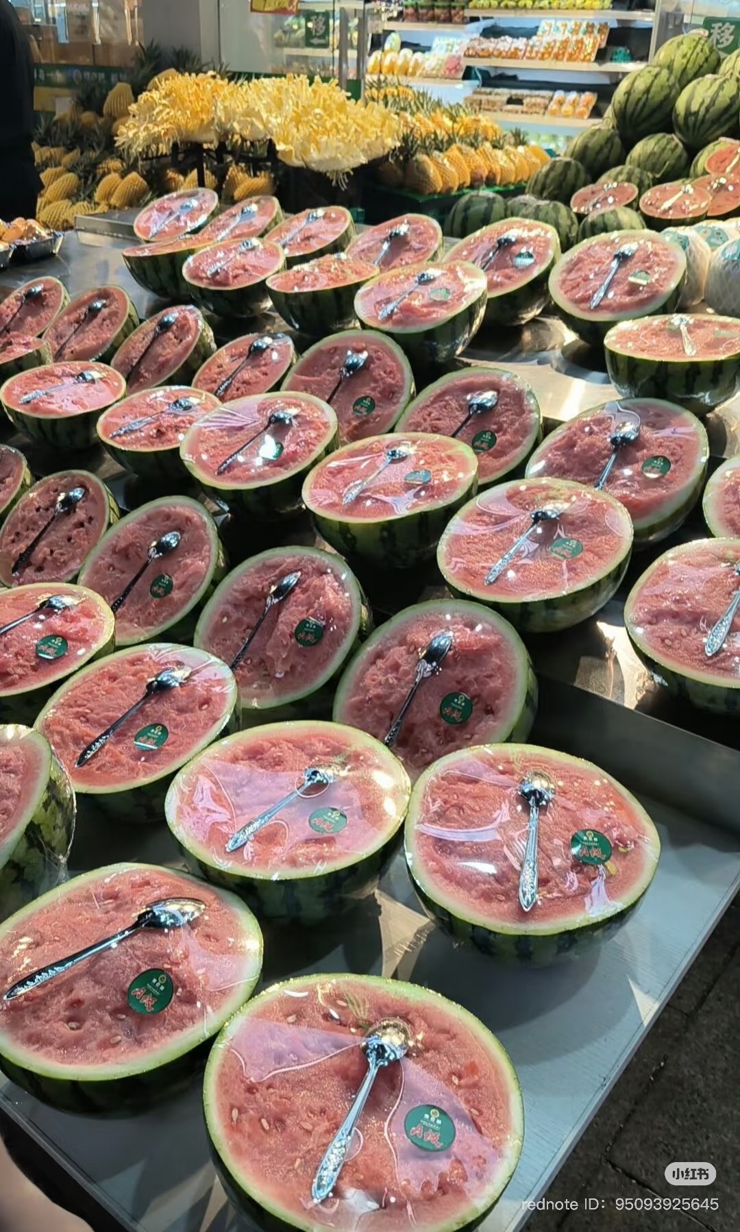 Siêu thị tặng 1 thứ không ngờ khi mua dưa hấu nhưng dân mạng lại chỉ ra chi tiết "không ổn"- Ảnh 1. Siêu thị tặng 1 thứ không ngờ khi mua dưa hấu nhưng dân mạng lại chỉ ra chi tiết "không ổn"- Ảnh 1.