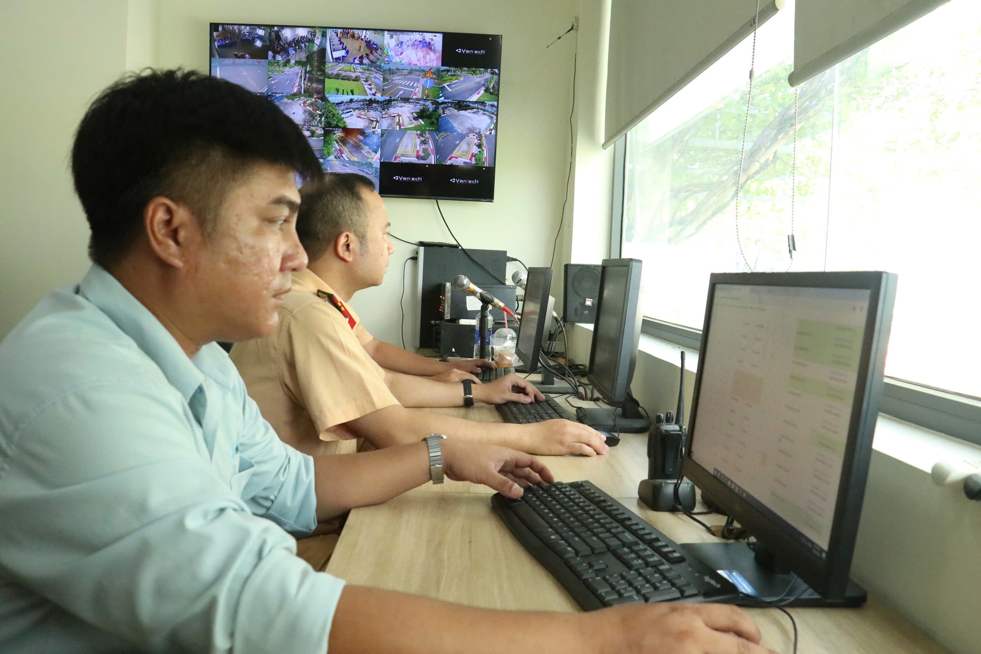Sát hạch lái xe: Hết thời học mẹo- Ảnh 1.