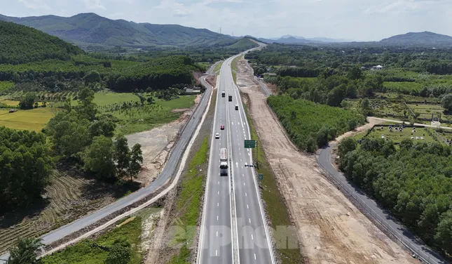Khó hiểu biển báo địa danh ‘lạ’ trên cao tốc Hà Tĩnh- Ảnh 2. Khó hiểu biển báo địa danh ‘lạ’ trên cao tốc Hà Tĩnh- Ảnh 2.