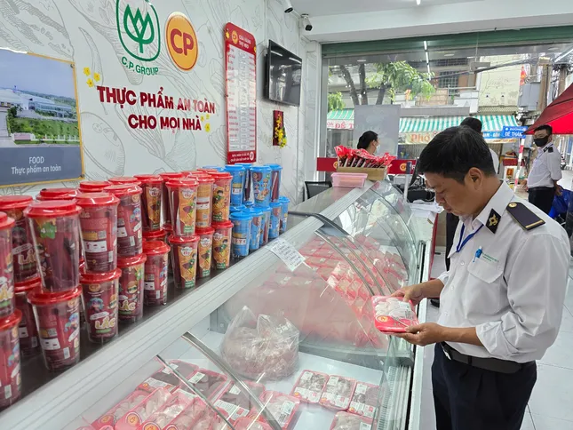 Điểm danh các cửa hàng bán thịt của Công ty C.P ở Cần Thơ vừa bị kiểm tra- Ảnh 2. Điểm danh các cửa hàng bán thịt của Công ty C.P ở Cần Thơ vừa bị kiểm tra- Ảnh 2.