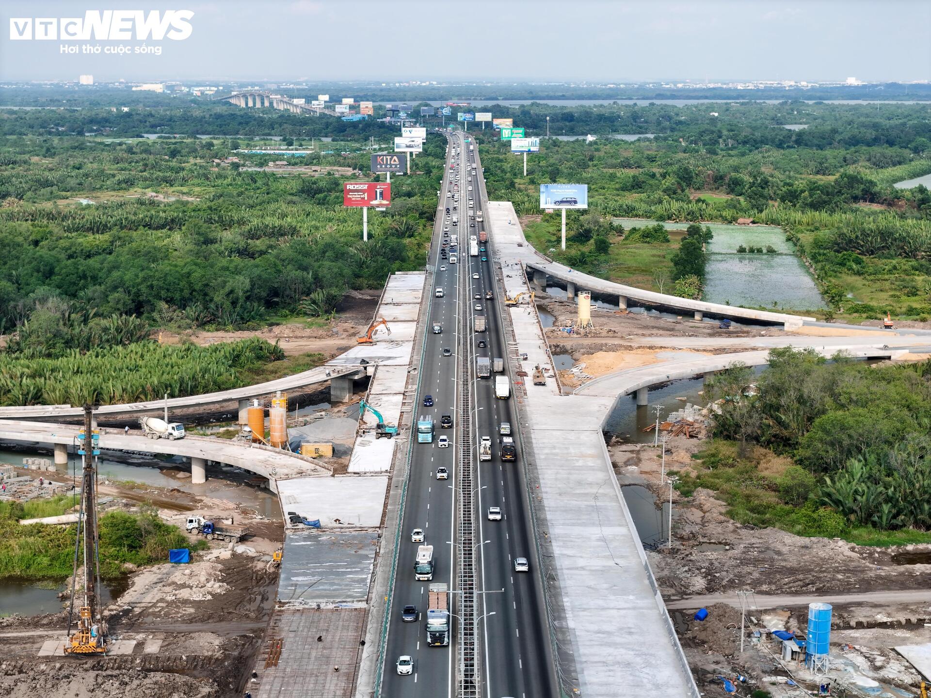 Toàn cảnh gần 14 km đường Vành đai 3 qua Thủ Đức tăng tốc về đích- Ảnh 3. Toàn cảnh gần 14 km đường Vành đai 3 qua Thủ Đức tăng tốc về đích- Ảnh 3.