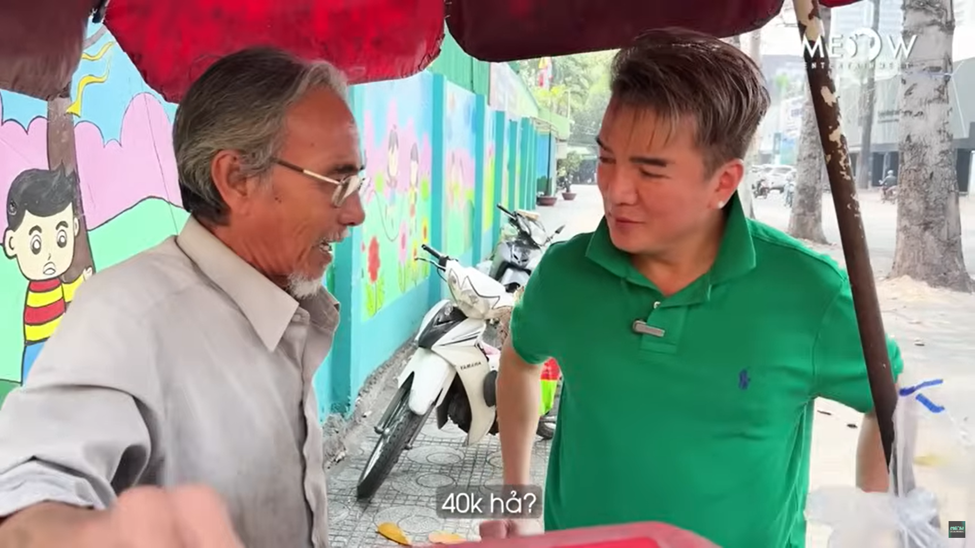 Đàm Vĩnh Hưng tiết lộ lý do "mua ly nước có 40 nghìn mà trả 4 triệu luôn”- Ảnh 3. Đàm Vĩnh Hưng tiết lộ lý do "mua ly nước có 40 nghìn mà trả 4 triệu luôn”- Ảnh 3.