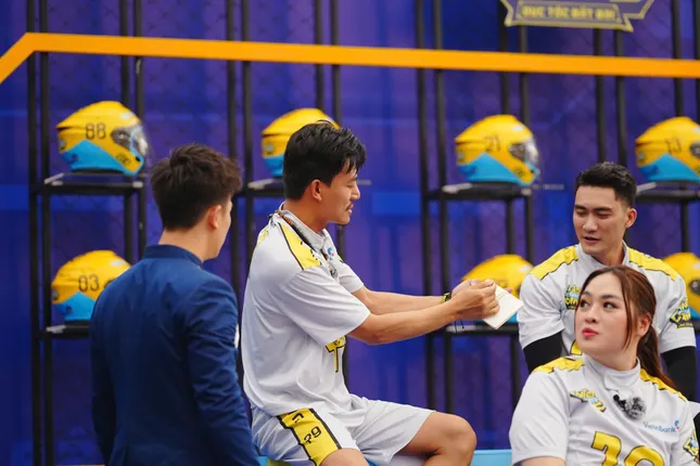 Á hậu Quỳnh Anh va chạm mạnh trên đường đua xe- Ảnh 3. Á hậu Quỳnh Anh va chạm mạnh trên đường đua xe- Ảnh 3.