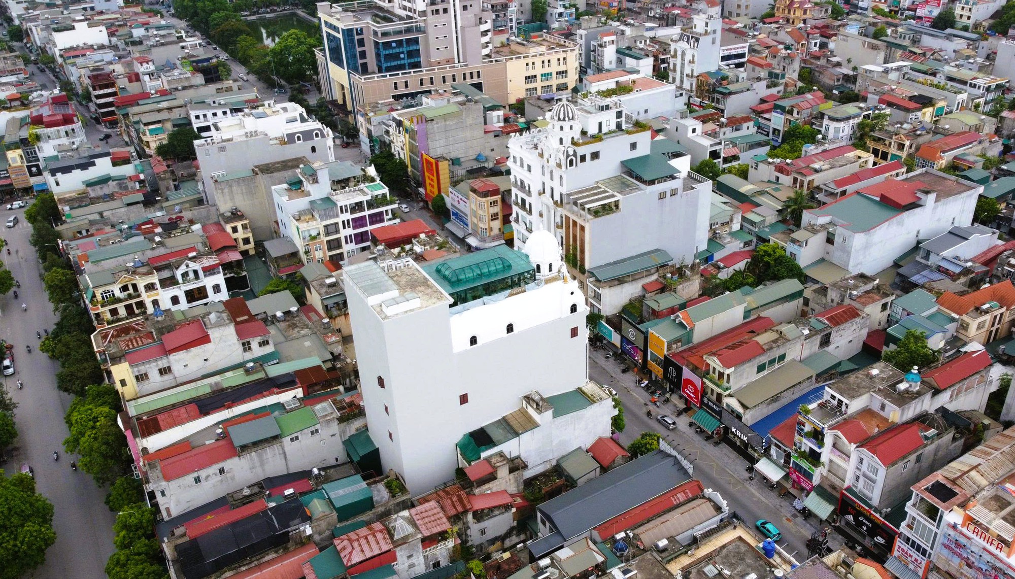 Căn nhà của Tuấn "thần đèn" nổi bật giữa con phố đắt đỏ nhất TP Thanh Hóa- Ảnh 5. Căn nhà của Tuấn "thần đèn" nổi bật giữa con phố đắt đỏ nhất TP Thanh Hóa- Ảnh 5.