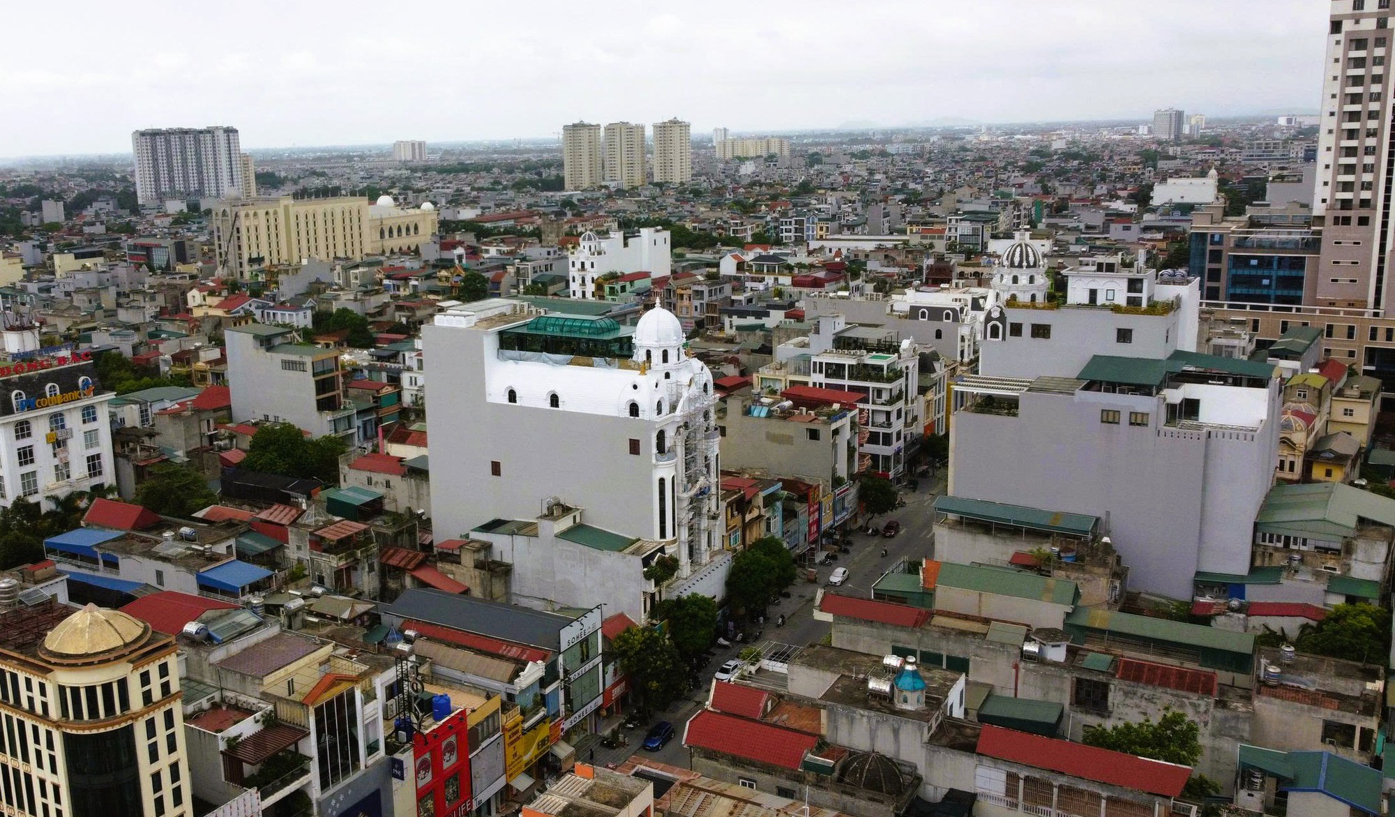 Căn nhà của Tuấn "thần đèn" nổi bật giữa con phố đắt đỏ nhất TP Thanh Hóa- Ảnh 9. Căn nhà của Tuấn "thần đèn" nổi bật giữa con phố đắt đỏ nhất TP Thanh Hóa- Ảnh 9.