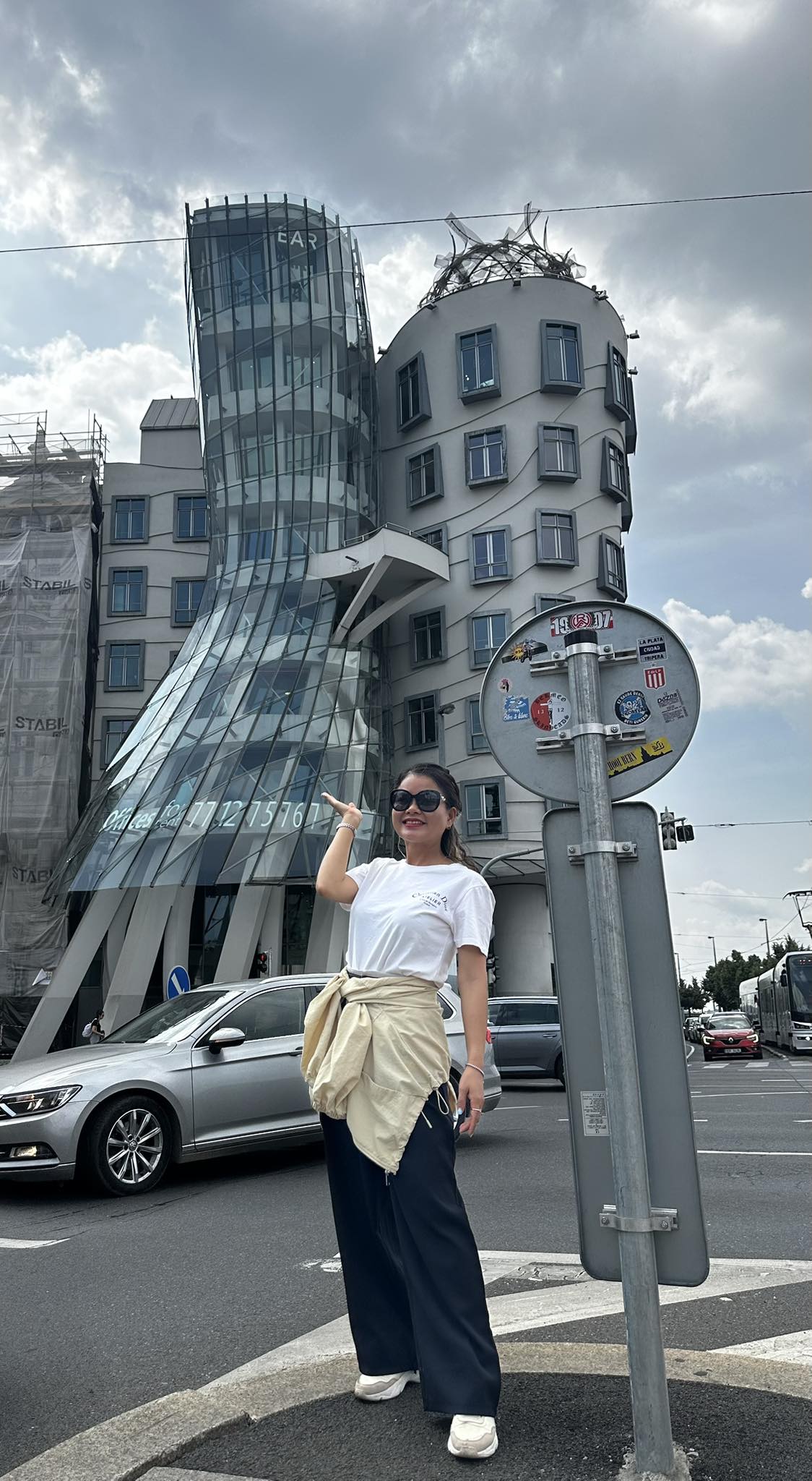 Một mình đi 100 nước, cô gái bị cướp giật, ngộ độc nặng cũng không nản, khẳng định điều này khi nhắc tới Việt Nam- Ảnh 1. Một mình đi 100 nước, cô gái bị cướp giật, ngộ độc nặng cũng không nản, khẳng định điều này khi nhắc tới Việt Nam- Ảnh 1.