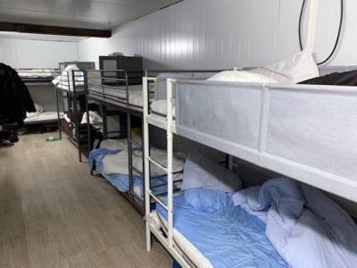 Sâu 4 mét dưới lòng đất: Cảnh sát phát hiện nhà máy thuốc lá giả, lợi nhuận "khủng" hơn 19 tỷ/tuần- Ảnh 4. Sâu 4 mét dưới lòng đất: Cảnh sát phát hiện nhà máy thuốc lá giả, lợi nhuận "khủng" hơn 19 tỷ/tuần- Ảnh 4.