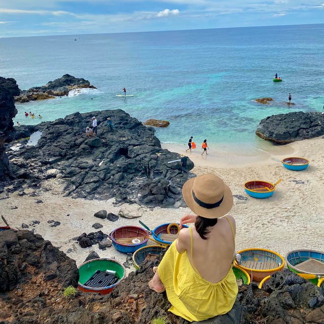 Nơi là tàn tích của núi lửa, có biển hoang sơ, du khách nhận xét: "Đẹp như thiên đường, phải đi vài lần!"- Ảnh 6. Nơi là tàn tích của núi lửa, có biển hoang sơ, du khách nhận xét: "Đẹp như thiên đường, phải đi vài lần!"- Ảnh 6.