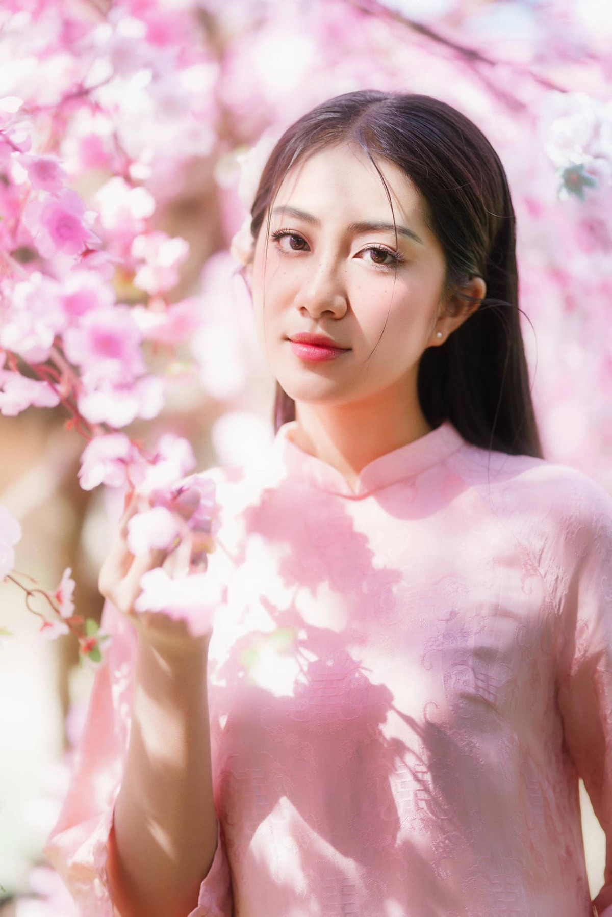 Lộ ảnh thời cấp 3 tự ti, da ngăm đen của Hà Trúc Linh - Hoa hậu Việt Nam: Lên phố Lộ ảnh thời cấp 3 tự ti, da ngăm đen của Hà Trúc Linh - Hoa hậu Việt Nam: Lên phố