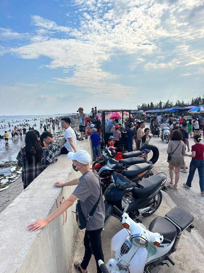 Loạt khách sạn bỏ hoang tại bãi biển nổi tiếng bậc nhất miền Bắc, du khách nhận xét: Tiếc thay một thời!- Ảnh 7.