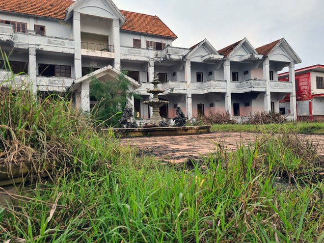 Loạt khách sạn bỏ hoang tại bãi biển nổi tiếng bậc nhất miền Bắc, du khách nhận xét: Tiếc thay một thời!- Ảnh 3.