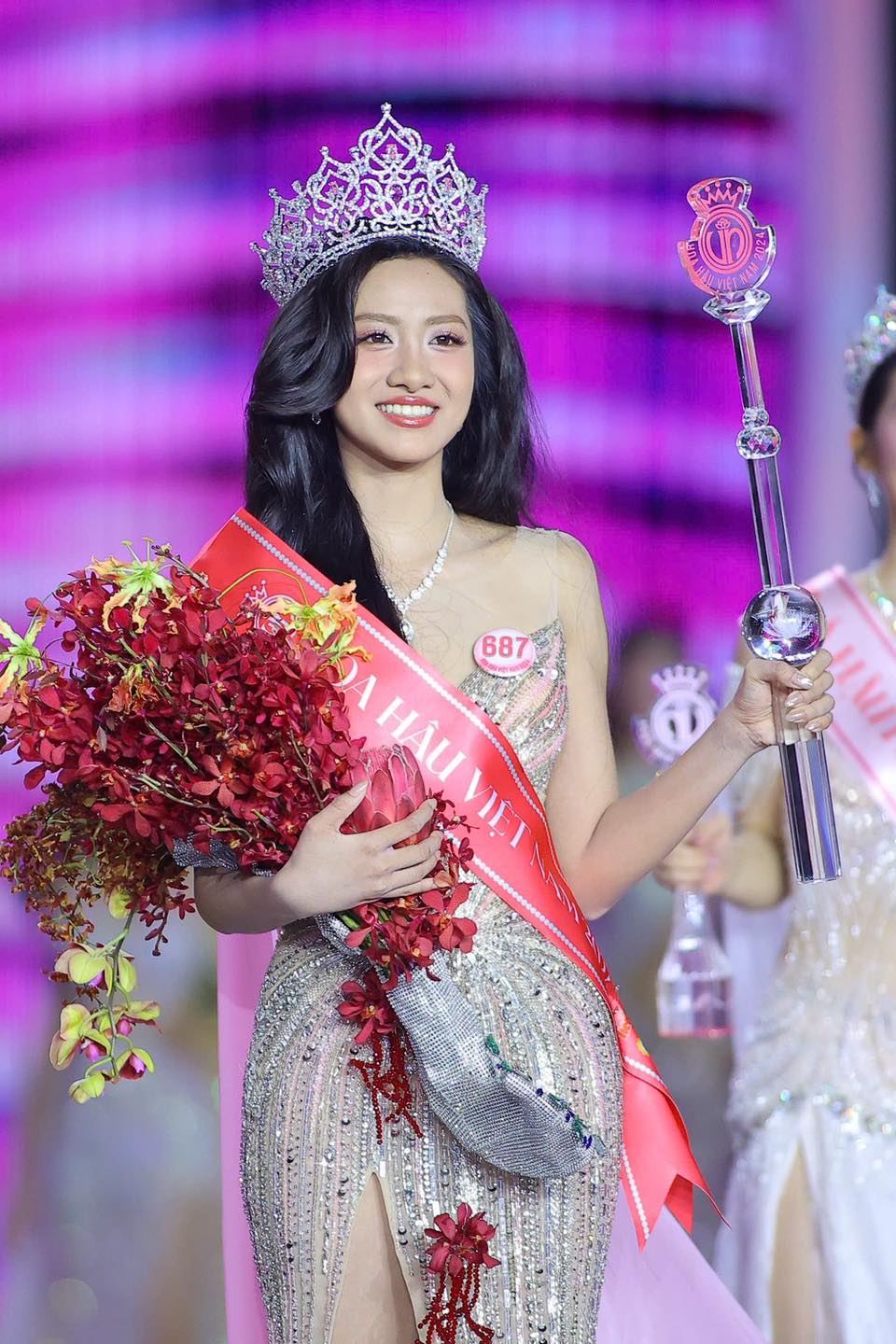 Lộ ảnh thời cấp 3 tự ti, da ngăm đen của Hà Trúc Linh - Hoa hậu Việt Nam: Lên phố Lộ ảnh thời cấp 3 tự ti, da ngăm đen của Hà Trúc Linh - Hoa hậu Việt Nam: Lên phố