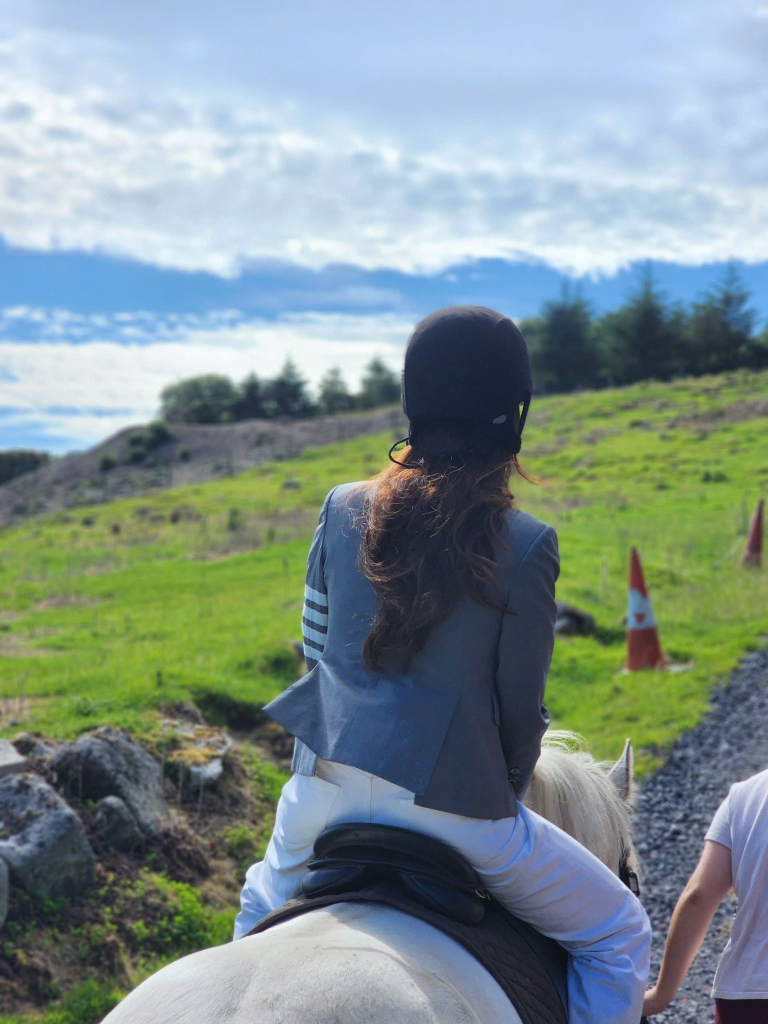 Đỗ Mỹ Linh khoe nhan sắc đậm chất hào môn khi đi du lịch châu Âu cùng thiếu gia nghìn tỷ nhà bầu Hiển- Ảnh 2.