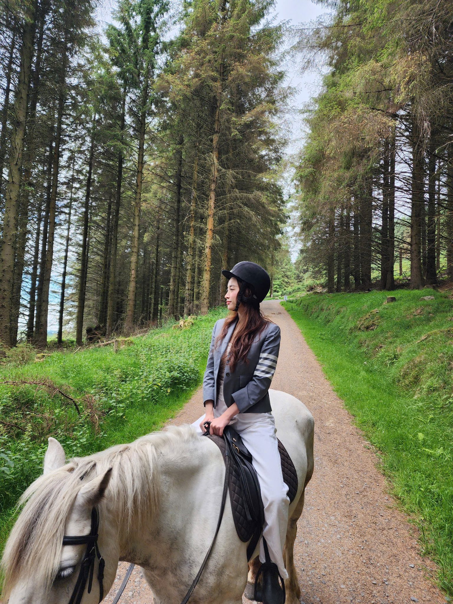 Đỗ Mỹ Linh khoe nhan sắc đậm chất hào môn khi đi du lịch châu Âu cùng thiếu gia nghìn tỷ nhà bầu Hiển- Ảnh 1.