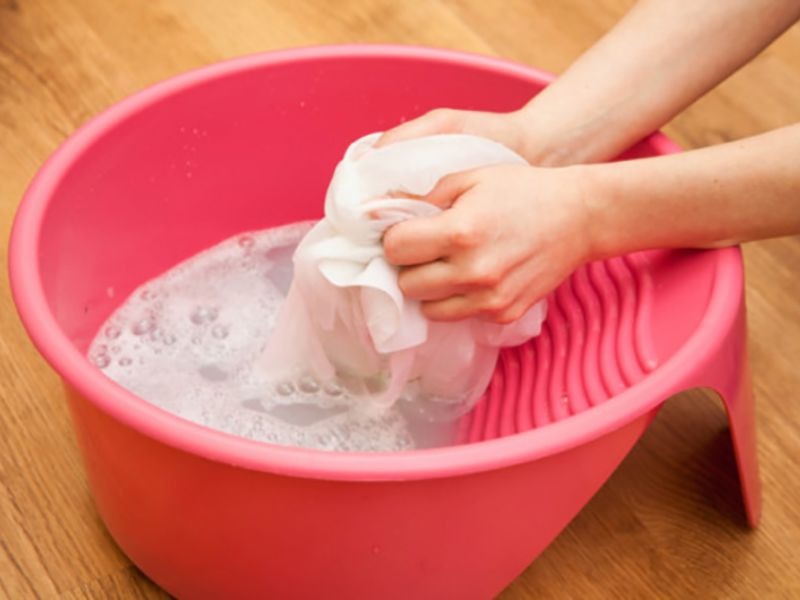 Có 1 loại quần áo bẩn tuyệt đối KHÔNG cho vào máy giặt sấy: Rất dễ cháy nổ, nhiều người vẫn chủ quan!- Ảnh 2. Có 1 loại quần áo bẩn tuyệt đối KHÔNG cho vào máy giặt sấy: Rất dễ cháy nổ, nhiều người vẫn chủ quan!- Ảnh 2.