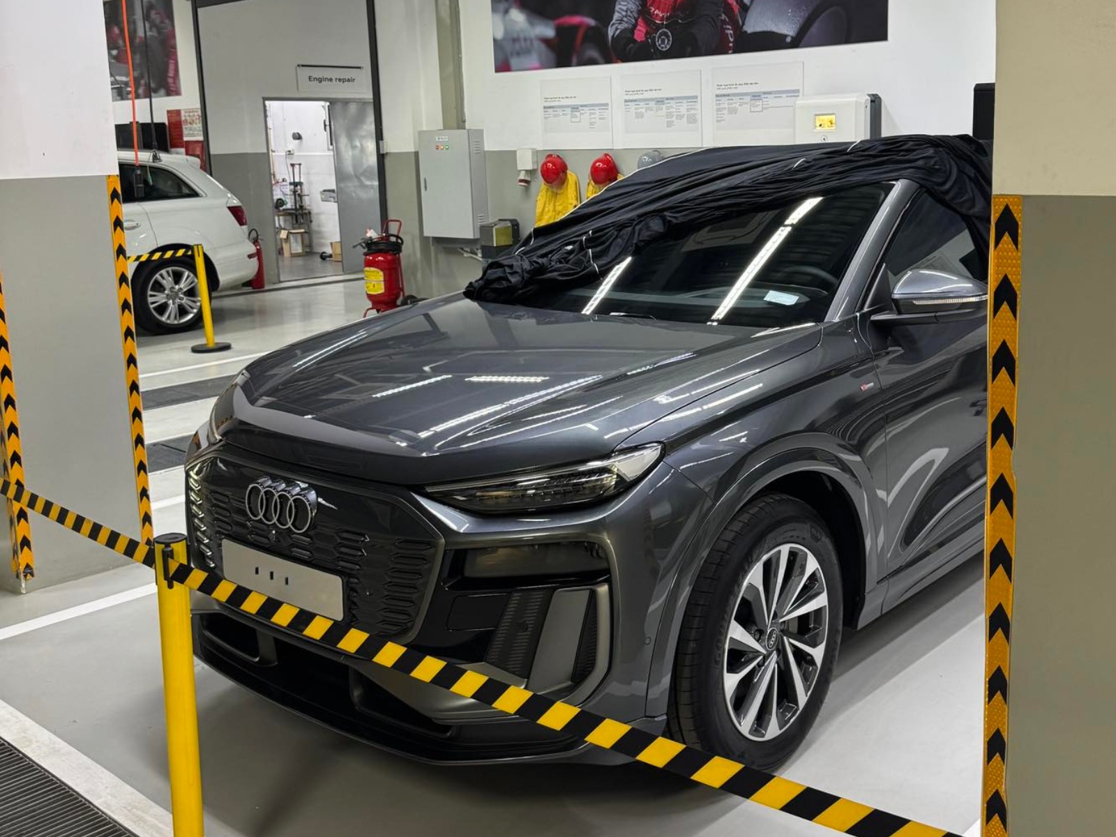 4 xe sang đồng loạt ra mắt Việt Nam tuần này: Cao nhất 12,5 tỷ, thêm lựa chọn xe điện đang ‘trend’- Ảnh 10. 4 xe sang đồng loạt ra mắt Việt Nam tuần này: Cao nhất 12,5 tỷ, thêm lựa chọn xe điện đang ‘trend’- Ảnh 10.