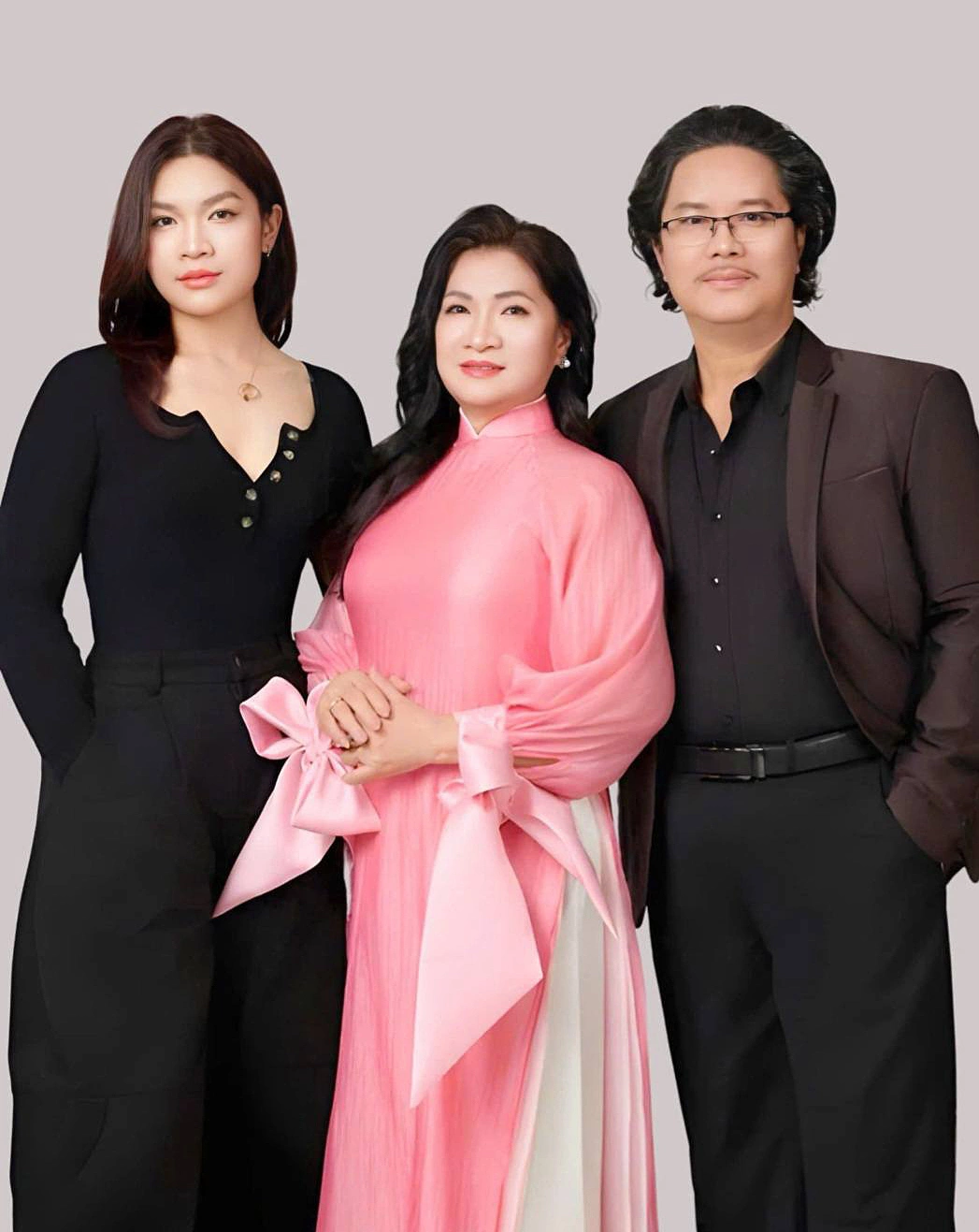 Tài tử màn ảnh một thời lấy vợ gần 20 năm không ai biết, tuổi 63 có 2 căn nhà, hôn nhân viên mãn- Ảnh 3. Tài tử màn ảnh một thời lấy vợ gần 20 năm không ai biết, tuổi 63 có 2 căn nhà, hôn nhân viên mãn- Ảnh 3.