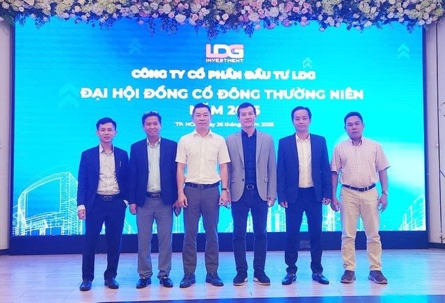 Làn sóng 'đại gia' Việt tái xuất sau khi ra tù: Cổ phiếu 'dậy sóng', loạt siêu dự án nghìn tỷ được đề xuất- Ảnh 2. Làn sóng 'đại gia' Việt tái xuất sau khi ra tù: Cổ phiếu 'dậy sóng', loạt siêu dự án nghìn tỷ được đề xuất- Ảnh 2.
