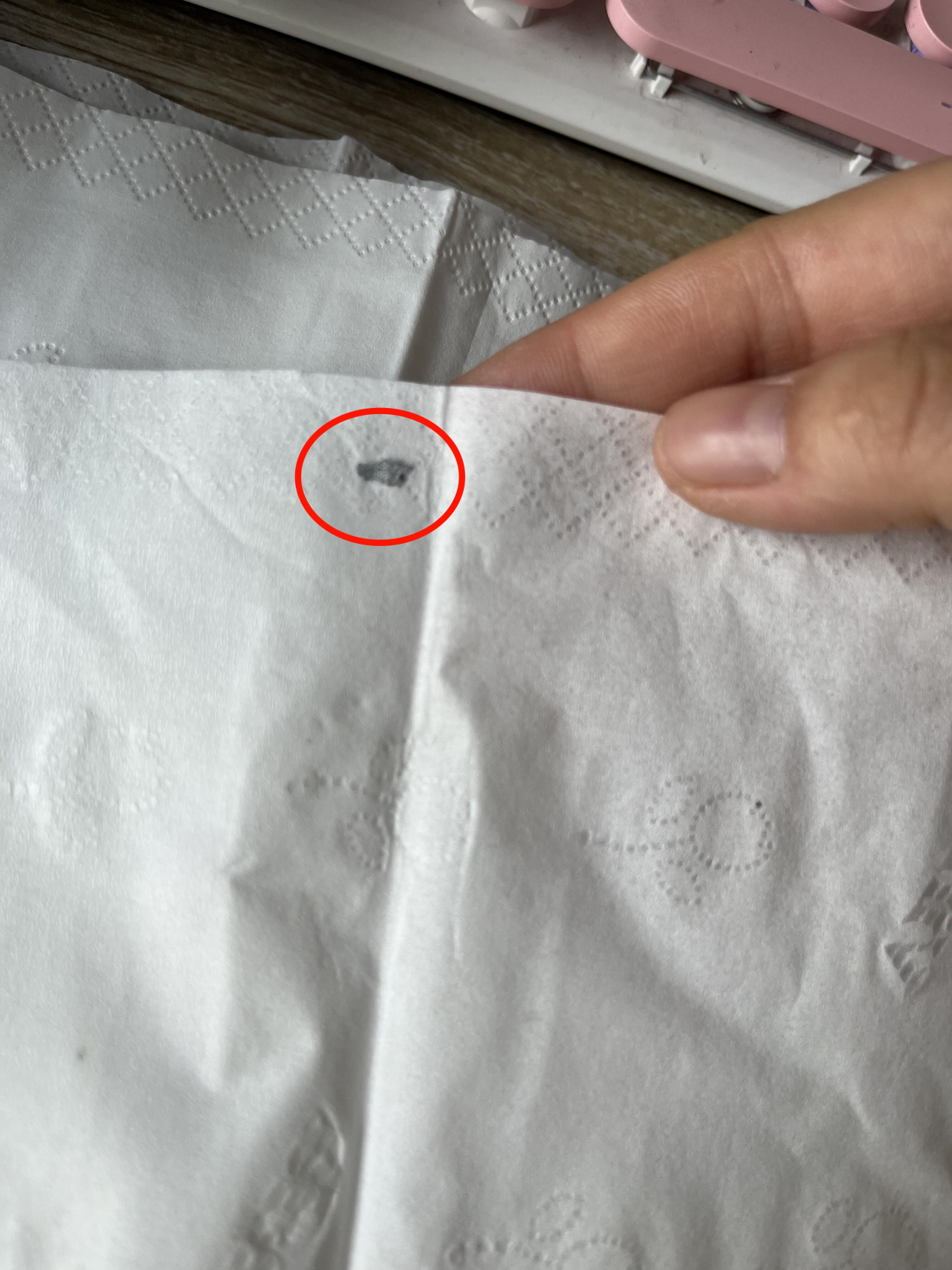 Dù tiết kiệm đến đâu, đừng dại mua 6 món đồ giá rẻ này vì dễ gây ung thư- Ảnh 3. Dù tiết kiệm đến đâu, đừng dại mua 6 món đồ giá rẻ này vì dễ gây ung thư- Ảnh 3.