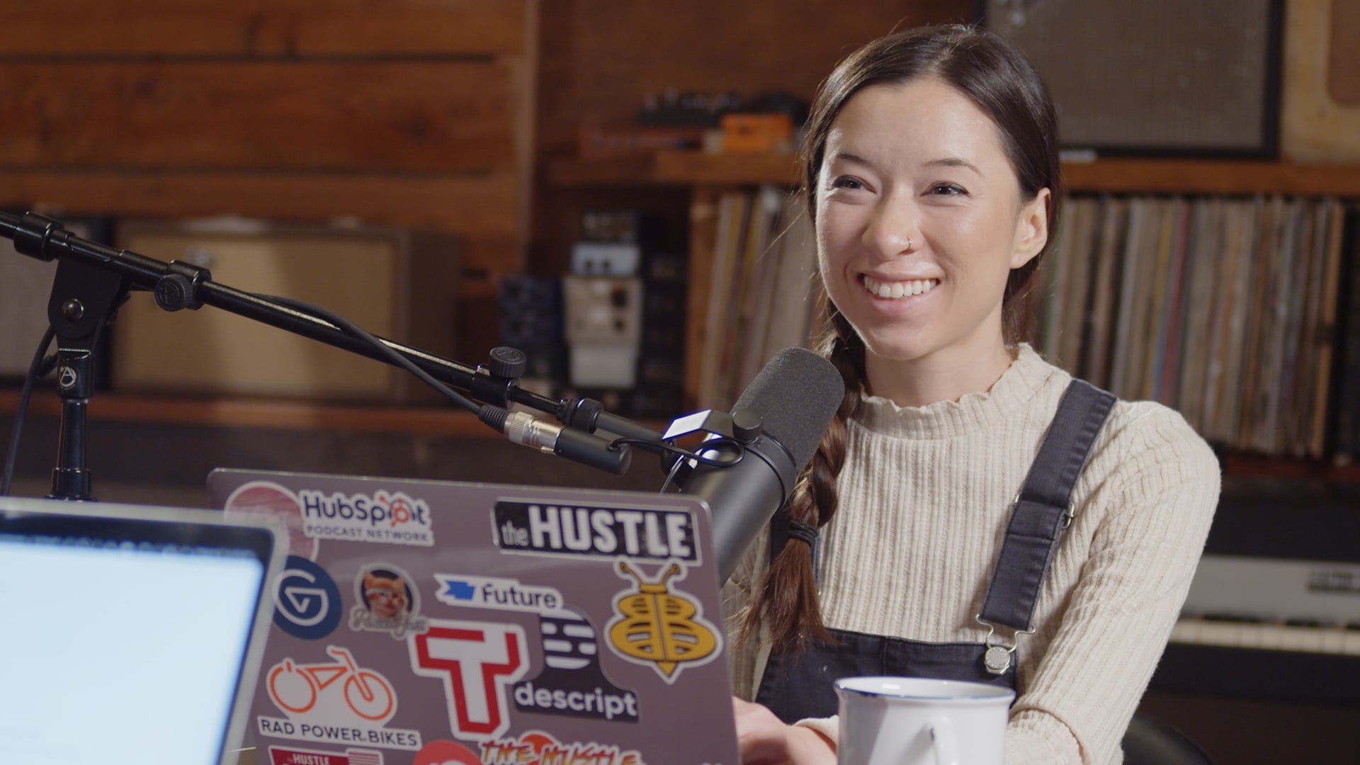 Từ kỹ sư thất nghiệp đến Host podcast ‘gánh team’ cho quỹ đầu tư tỉ USD: MẤU CHỐT của việc kiếm tiền khi chỉ có hai bàn tay trắng- Ảnh 1.