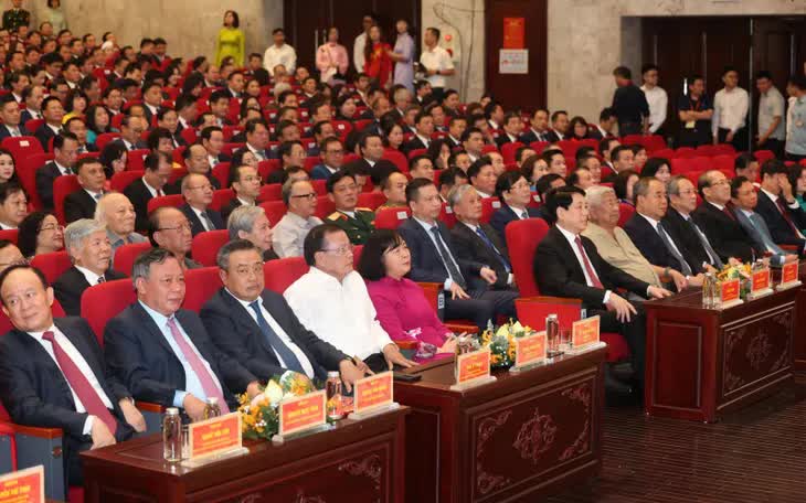 Đại biểu dự lễ công bố Nghị quyết của Ủy ban Thường vụ Quốc hội về sắp xếp các đơn vị hành chính cấp xã, phường ở Hà Nội. Đại biểu dự lễ công bố Nghị quyết của Ủy ban Thường vụ Quốc hội về sắp xếp các đơn vị hành chính cấp xã, phường ở Hà Nội.