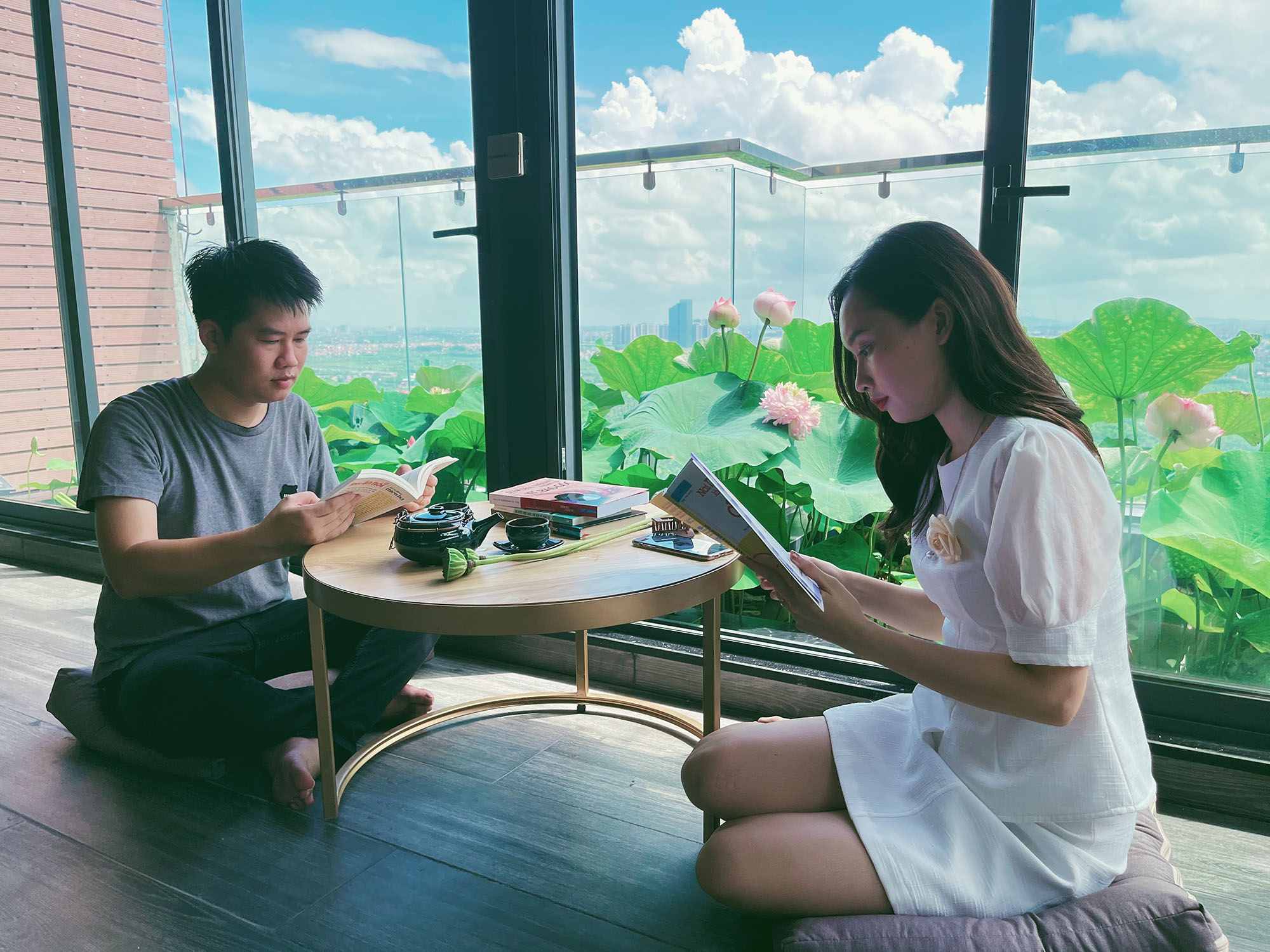 Ông bố trẻ biến sân thượng penthouse thành hồ sen nở rực – thành quả đẹp đến khó tin- Ảnh 3. Ông bố trẻ biến sân thượng penthouse thành hồ sen nở rực – thành quả đẹp đến khó tin- Ảnh 3.