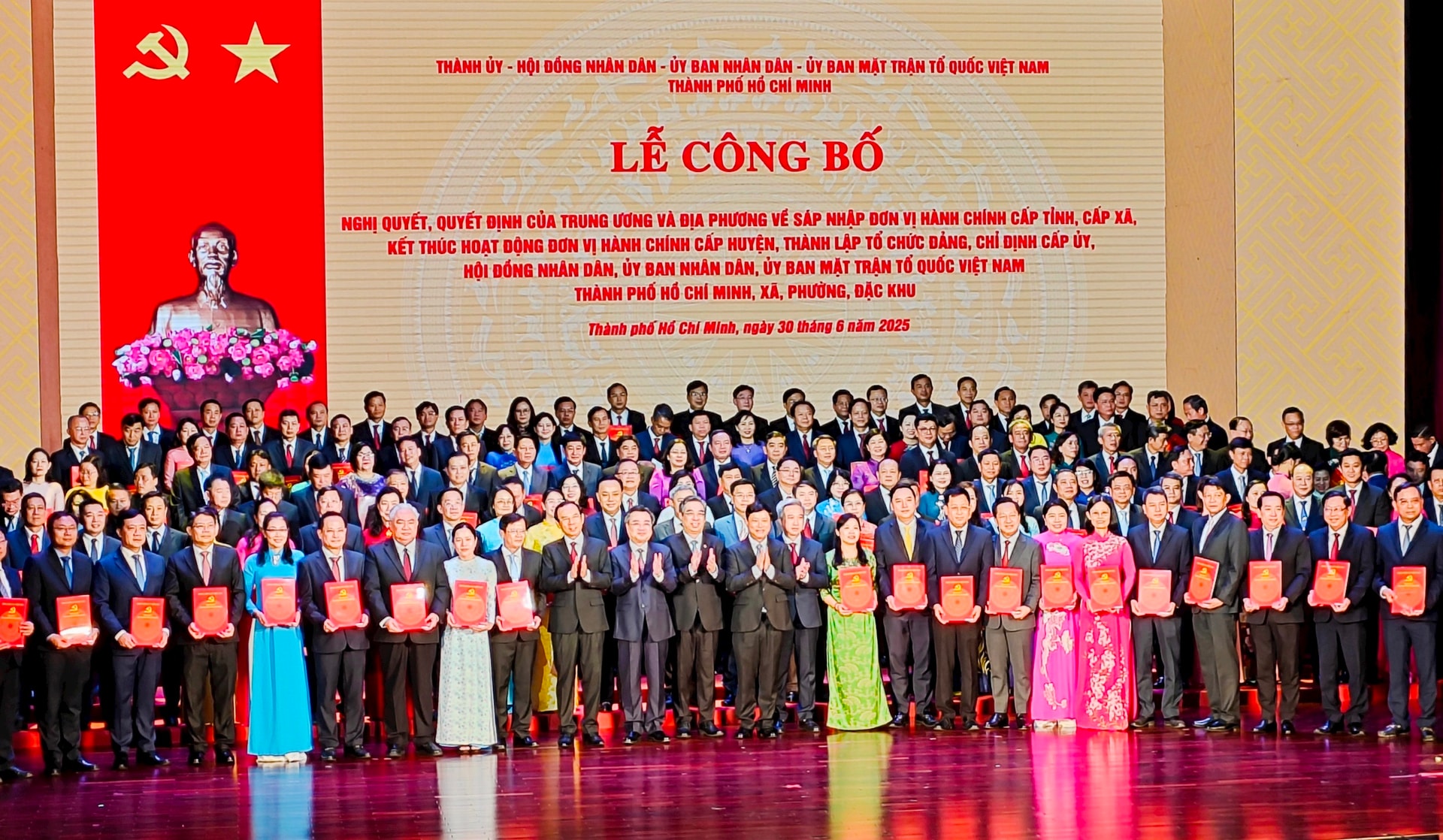 Tổng Bí thư Tô Lâm dự lễ công bố thành lập “siêu đô thị” thành phố Hồ Chí Minh- Ảnh 4. Tổng Bí thư Tô Lâm dự lễ công bố thành lập “siêu đô thị” thành phố Hồ Chí Minh- Ảnh 4.