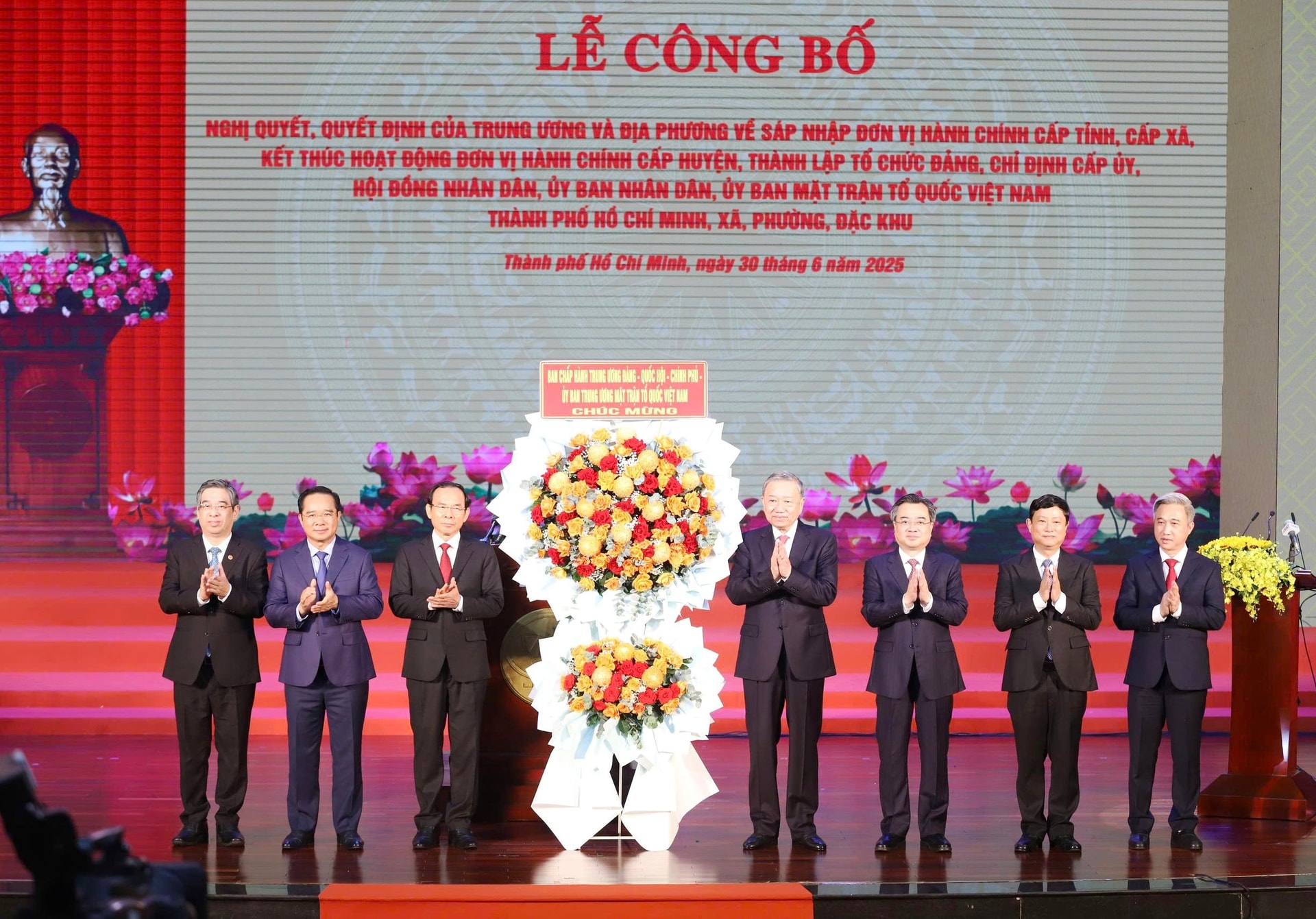 Tổng Bí thư Tô Lâm dự lễ công bố thành lập “siêu đô thị” thành phố Hồ Chí Minh- Ảnh 6. Tổng Bí thư Tô Lâm dự lễ công bố thành lập “siêu đô thị” thành phố Hồ Chí Minh- Ảnh 6.