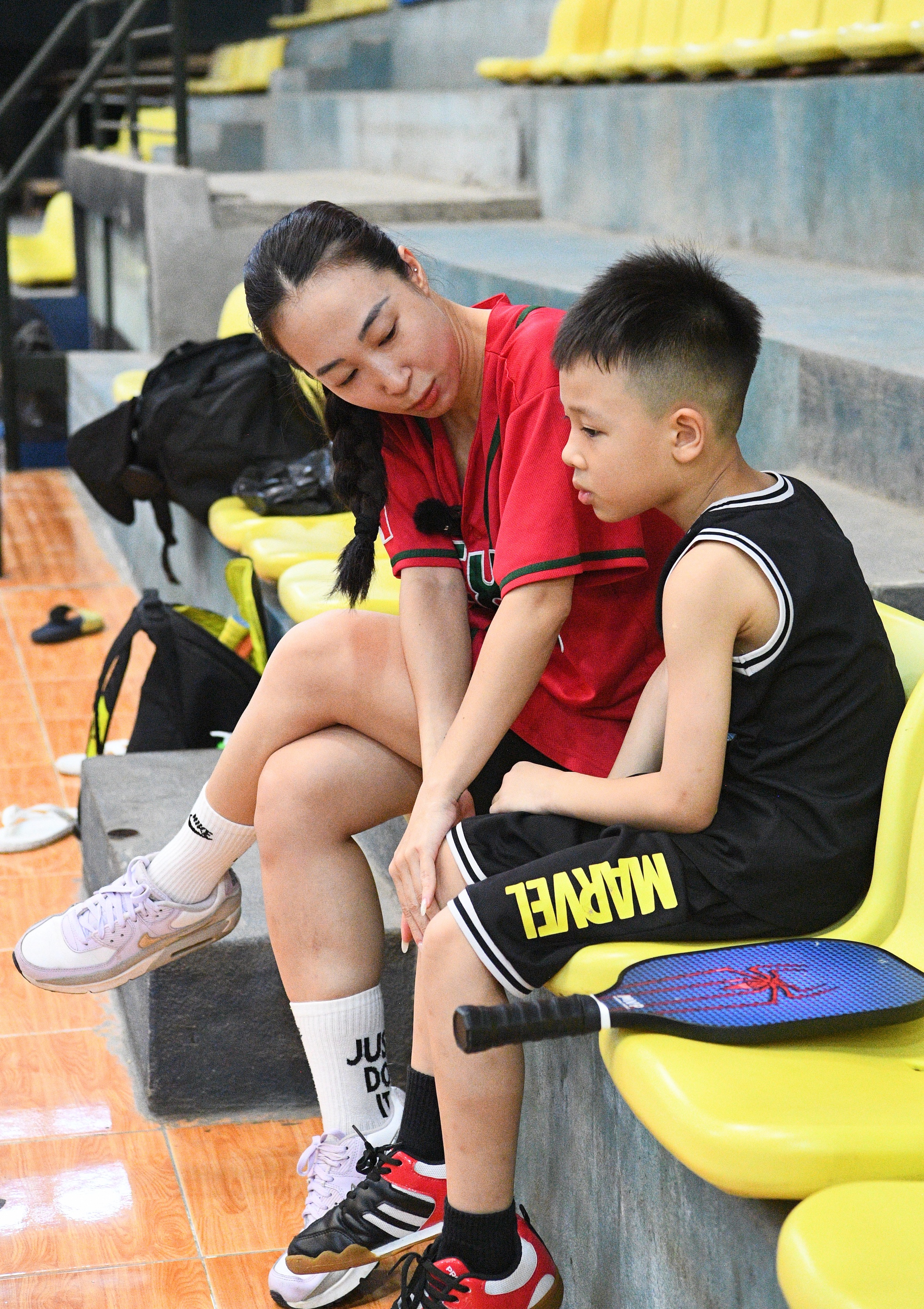 “Khối nghỉ hè” đầm đìa mồ hôi trên sân pickleball: HLV hụt hơi, phụ huynh chi tiền triệu- Ảnh 6. “Khối nghỉ hè” đầm đìa mồ hôi trên sân pickleball: HLV hụt hơi, phụ huynh chi tiền triệu- Ảnh 6.