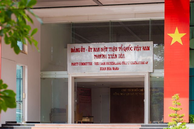 TP.HCM trước giờ sáp nhập: Các trụ sở đồng loạt thay bảng tên hành chính, sẵn sàng cho dấu mốc lịch sử- Ảnh 9. TP.HCM trước giờ sáp nhập: Các trụ sở đồng loạt thay bảng tên hành chính, sẵn sàng cho dấu mốc lịch sử- Ảnh 9.