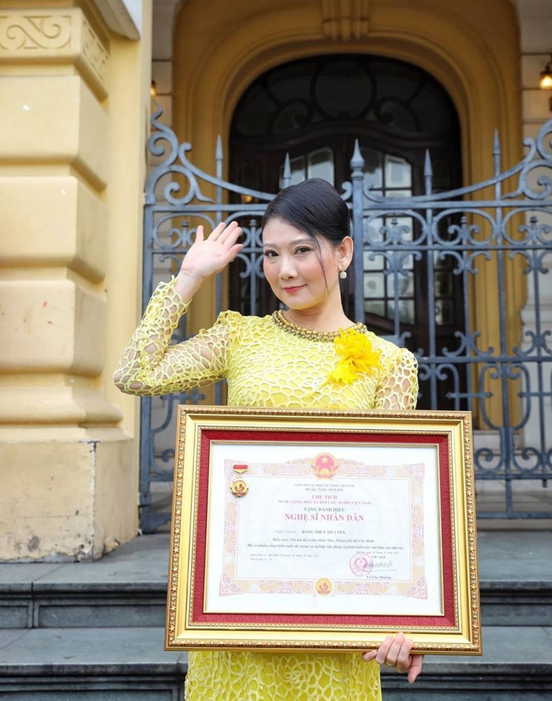 Nữ NSND phải cầm cố nhà vài chục tỷ quận 1 TP.HCM: Muốn bán nhà để trả nợ- Ảnh 2. Nữ NSND phải cầm cố nhà vài chục tỷ quận 1 TP.HCM: Muốn bán nhà để trả nợ- Ảnh 2.