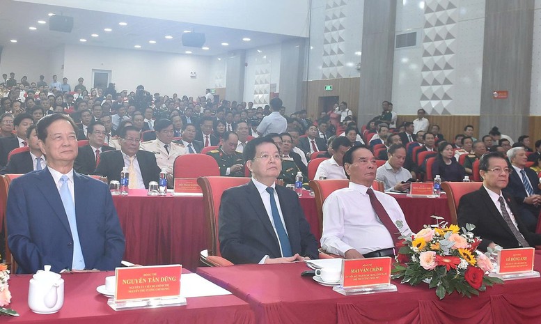 CẬP NHẬT LIÊN TỤC: Công bố nghị quyết, quyết định sáp nhập đơn vị hành chính, chỉ định nhân sự trên cả nước- Ảnh 8. CẬP NHẬT LIÊN TỤC: Công bố nghị quyết, quyết định sáp nhập đơn vị hành chính, chỉ định nhân sự trên cả nước- Ảnh 8.