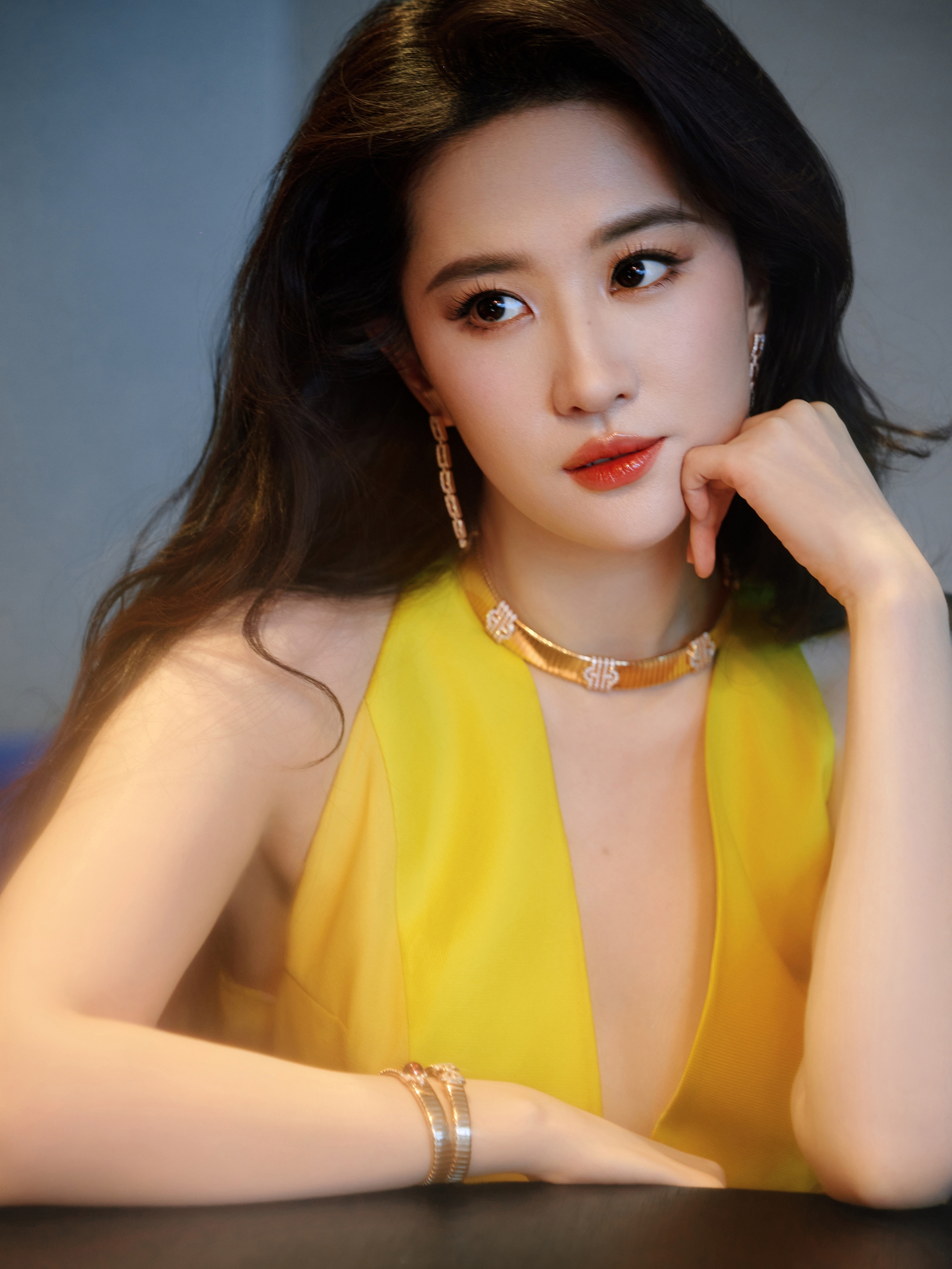 Ai cứu nổi Lưu Diệc Phi?- Ảnh 1. Ai cứu nổi Lưu Diệc Phi?- Ảnh 1.
