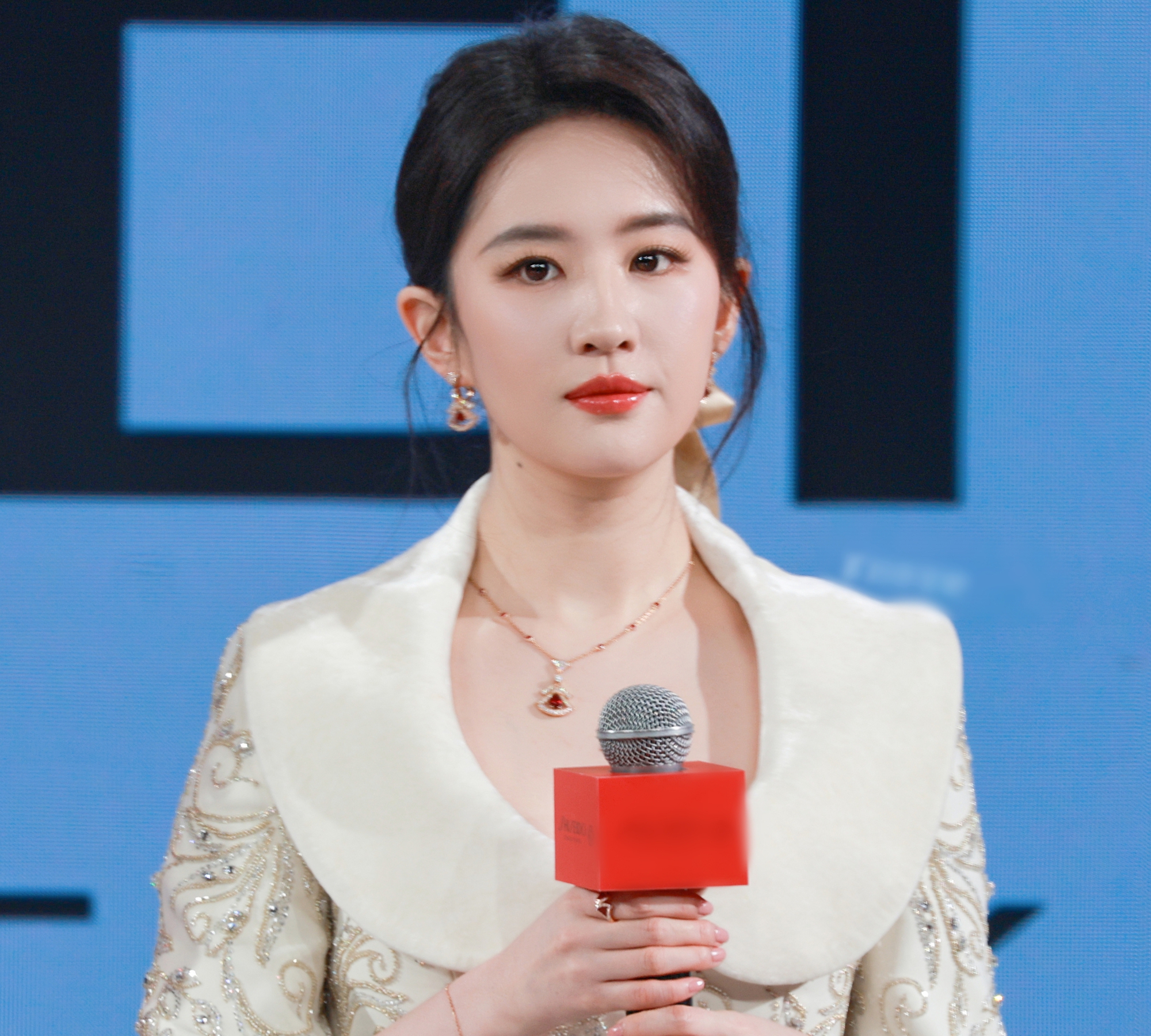 Ai cứu nổi Lưu Diệc Phi?- Ảnh 3. Ai cứu nổi Lưu Diệc Phi?- Ảnh 3.