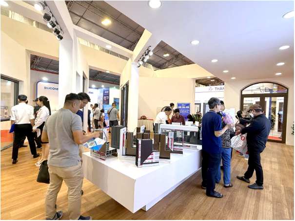 ASEANWINDOW mang loạt giải pháp đón đầu xu hướng tại Vietbuild TP.HCM 2025- Ảnh 1. ASEANWINDOW mang loạt giải pháp đón đầu xu hướng tại Vietbuild TP.HCM 2025- Ảnh 1.