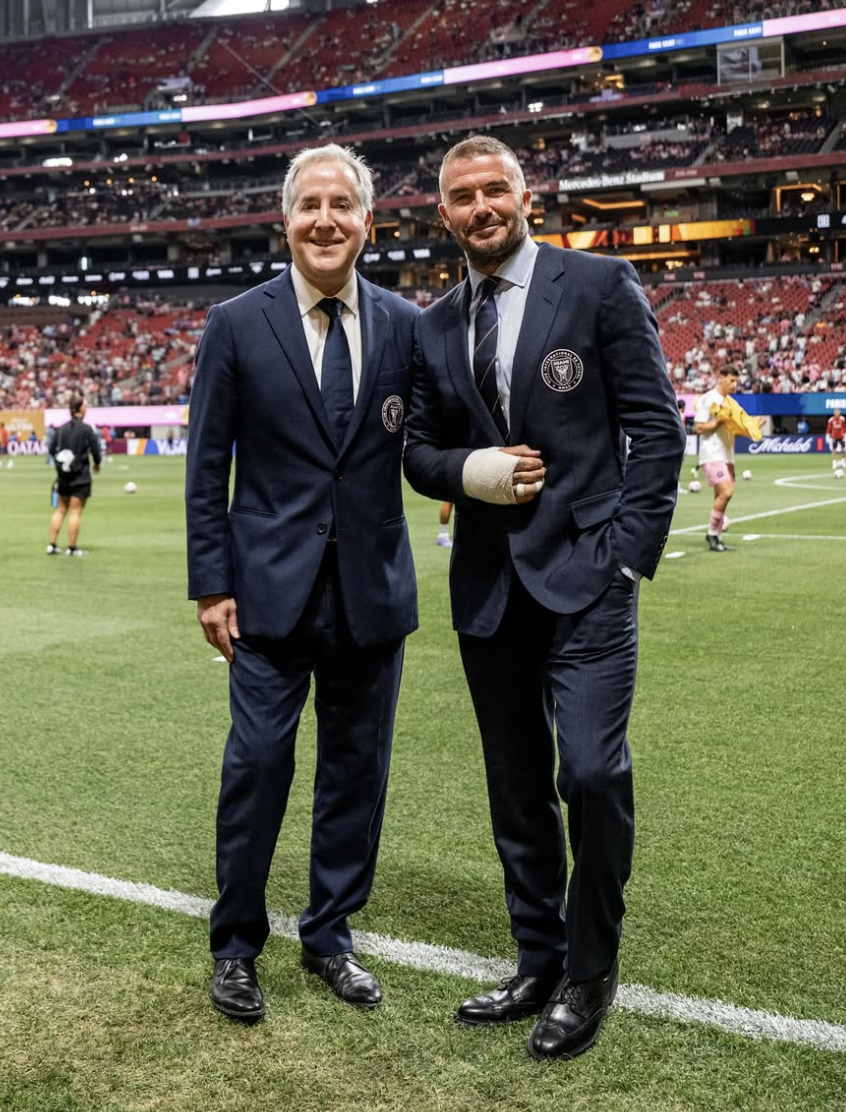 Quan hệ cha con nhà Beckham đã xấu tới mức: David bó bột tay, con cả bất hiếu chỉ mải khoe ảnh ở nhà vợ- Ảnh 3. Quan hệ cha con nhà Beckham đã xấu tới mức: David bó bột tay, con cả bất hiếu chỉ mải khoe ảnh ở nhà vợ- Ảnh 3.