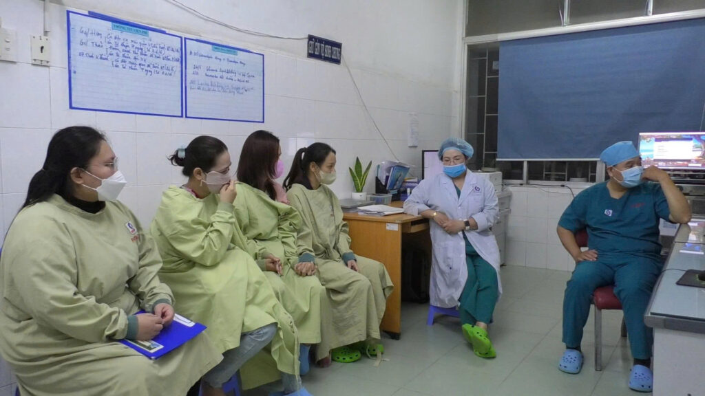 Gia đình ngậm ngùi tiễn biệt người phụ nữ qua đời vì TNGT: Trắng đêm "hồi sinh" 3 sự sống từ tim và 2 thận của người hiến chết não- Ảnh 2.