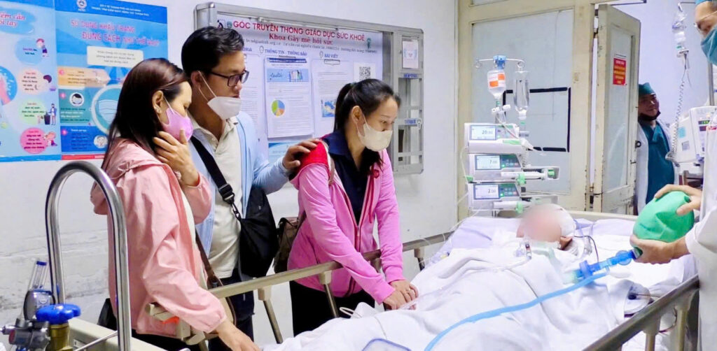 Gia đình ngậm ngùi tiễn biệt người phụ nữ qua đời vì TNGT: Trắng đêm "hồi sinh" 3 sự sống từ tim và 2 thận của người hiến chết não- Ảnh 3.