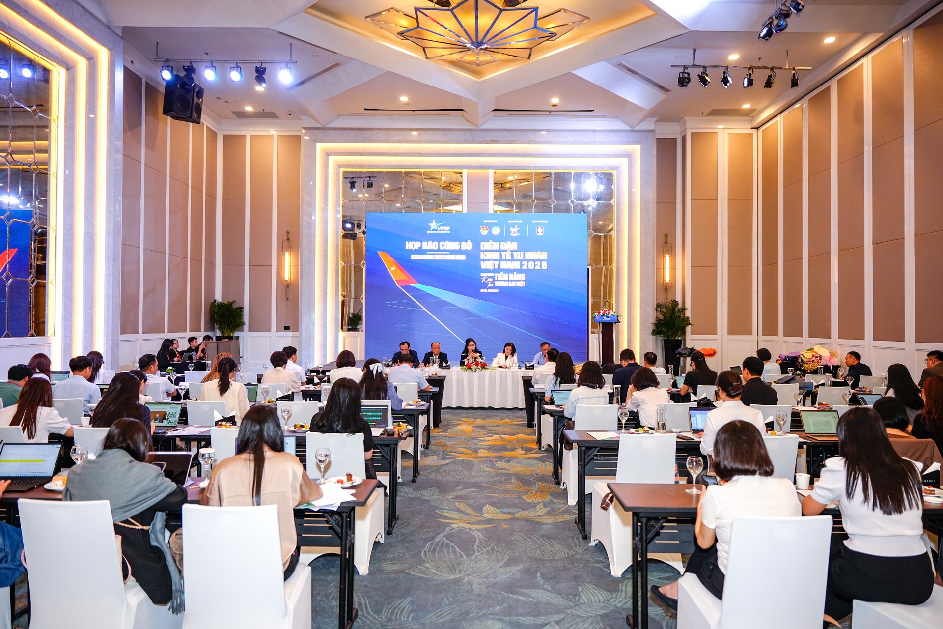 Phó Chủ tịch Hội Doanh nhân trẻ Việt Nam: "Doanh nhân không cần đặc lợi, chỉ cần niềm tin để bứt phá"- Ảnh 1. Phó Chủ tịch Hội Doanh nhân trẻ Việt Nam: "Doanh nhân không cần đặc lợi, chỉ cần niềm tin để bứt phá"- Ảnh 1.
